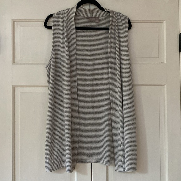 Chico’s Size 1 Gray White Striped CozySoft Blissful Knit Open Vest Chicos Medium - Picture 1 of 9